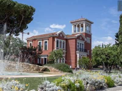 Non ci resta ora che andare ad ammirare da vicino la sontuosa Villa Rachele